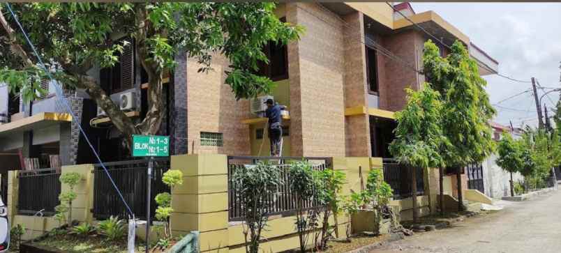 dijual rumah komplek titian kencana kel