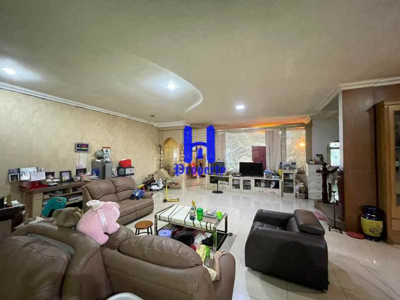 dijual rumah komplek villa makmur indah