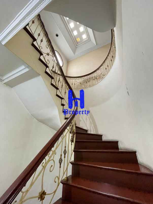 dijual rumah komplek villa makmur indah