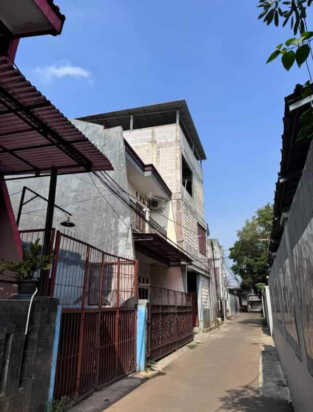 dijual rumah kost 14 kamar