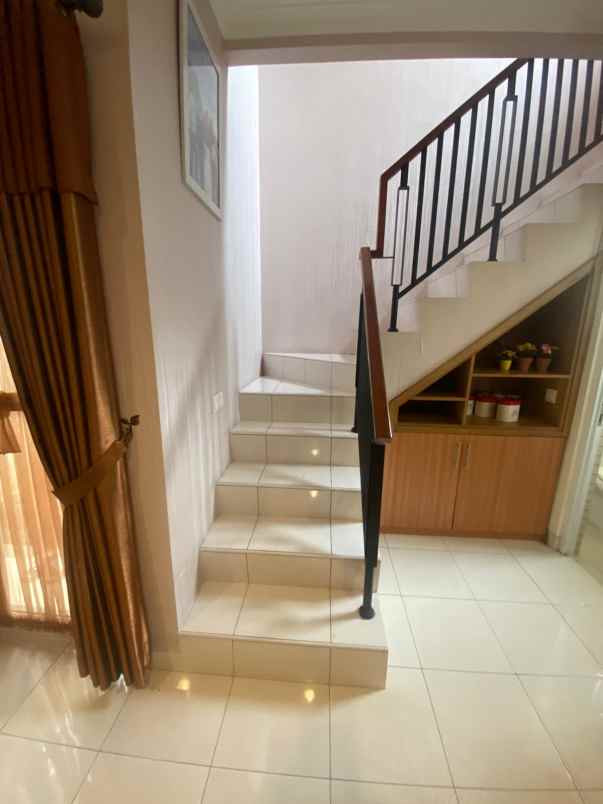 dijual rumah kota wisata cibubur