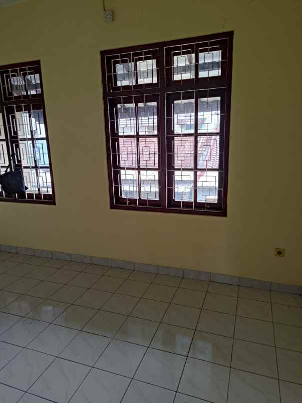 dijual rumah kreo