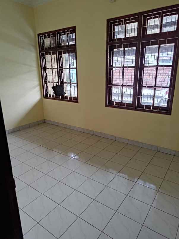 dijual rumah kreo