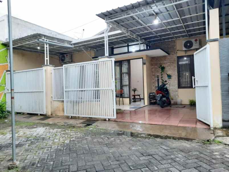 dijual rumah kutisari selatan