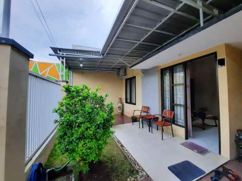dijual rumah kutisari selatan