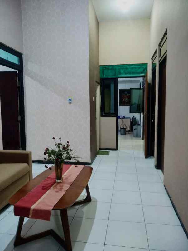 dijual rumah kutisari selatan
