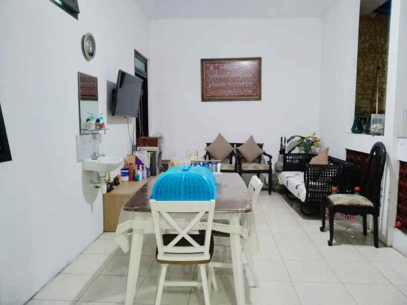dijual rumah kutisari selatan