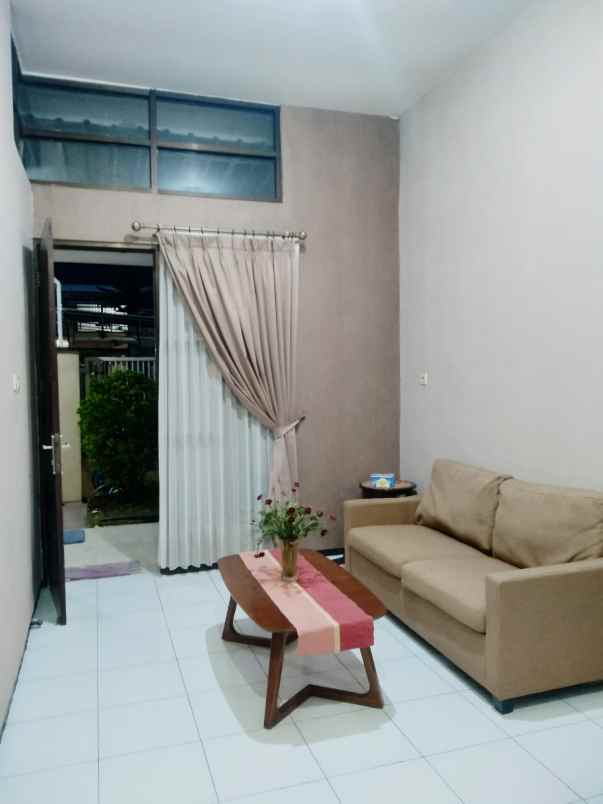 dijual rumah kutisari selatan
