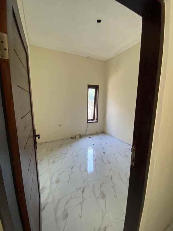 dijual rumah lantai 2 lokasi jalan galunggung cargo