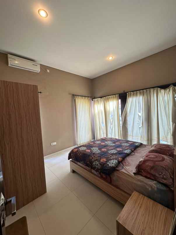 dijual rumah lantai 2 lokasi jalan tukad barito renon