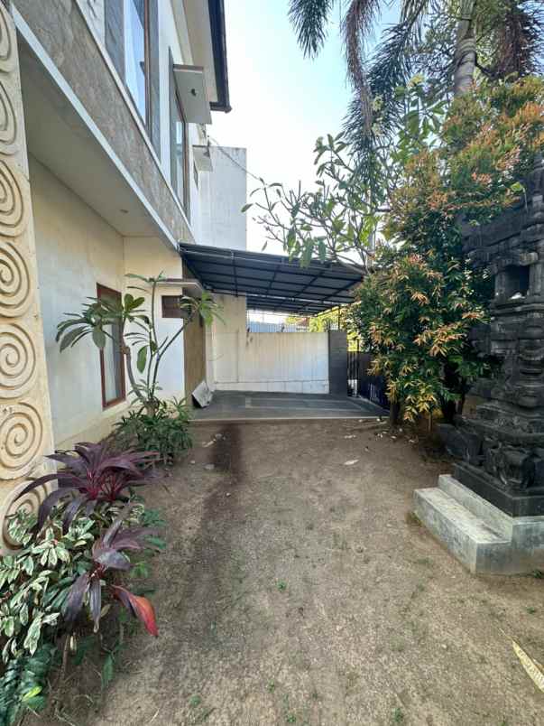 dijual rumah lantai 2 lokasi jalan tukad barito renon