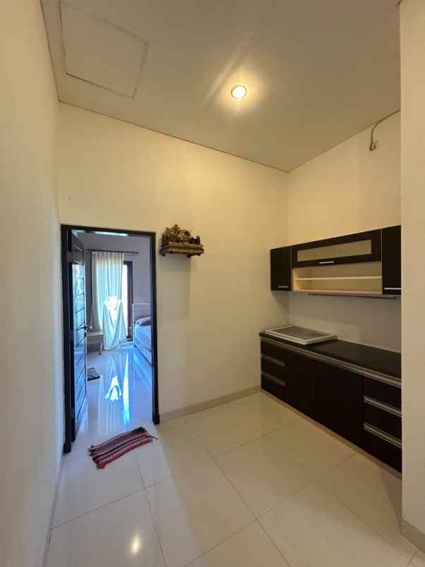 dijual rumah lantai 2 lokasi jalan tukad barito renon