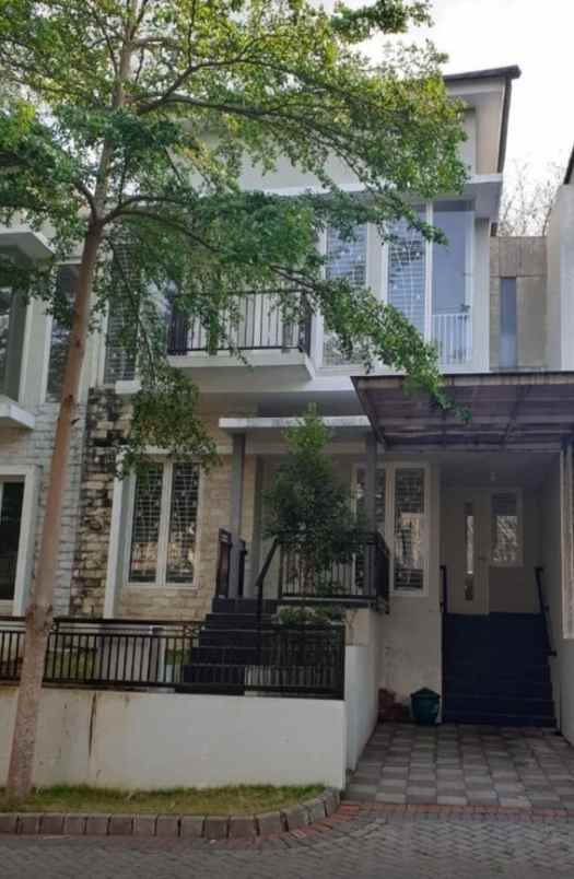 dijual rumah lawang