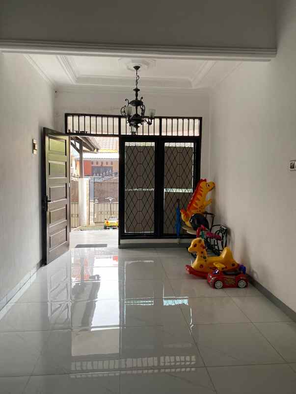 dijual rumah lingkungan asri di komplek cikunir bekasi