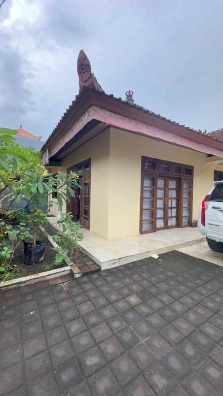 dijual rumah lokasi jalan kedonganan badung
