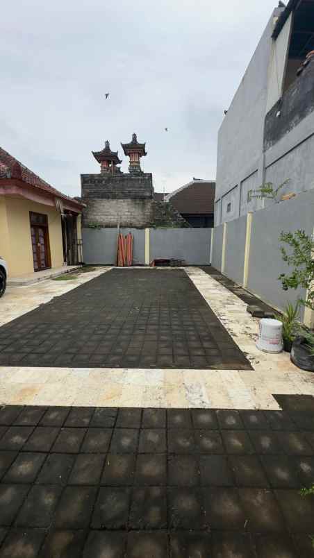 dijual rumah lokasi jalan kedonganan badung