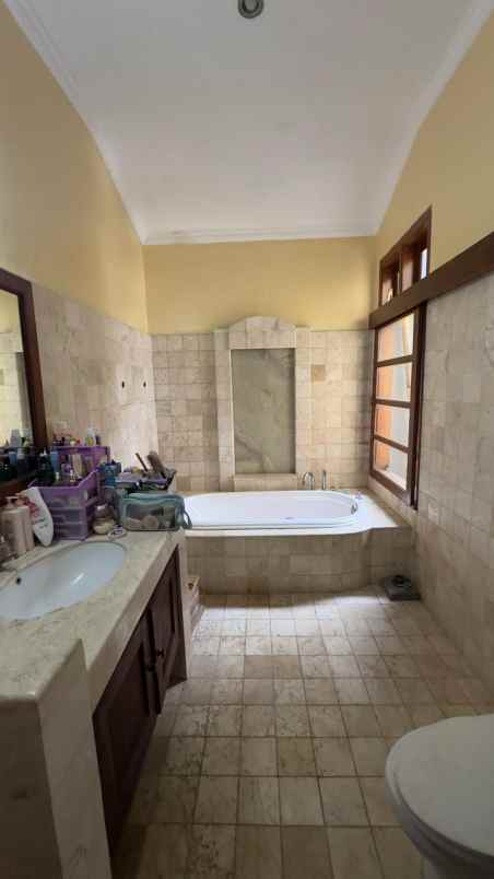 dijual rumah lokasi jalan kedonganan badung