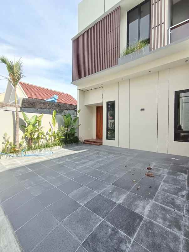 dijual rumah maguwoharjo
