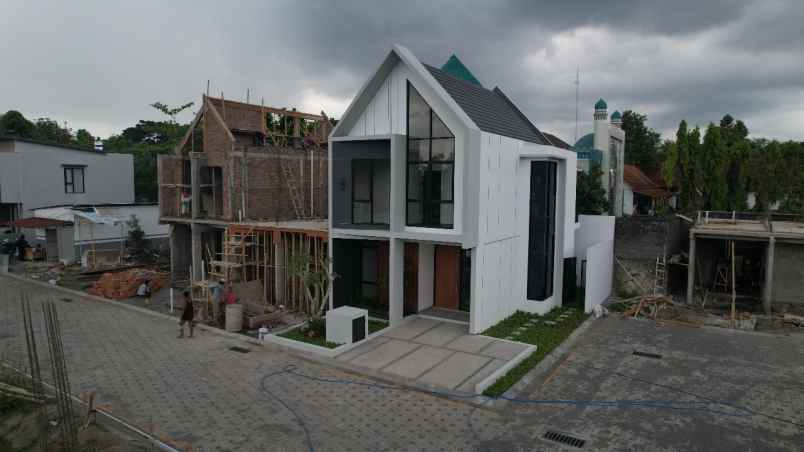 dijual rumah maguwoharjo