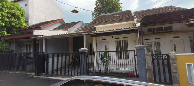dijual rumah mampang depok