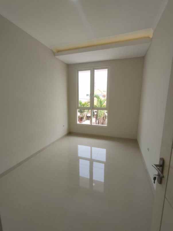 dijual rumah manyar tirtoasri tompotika surabaya timur