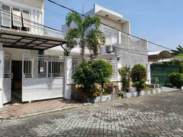 dijual rumah manyar tirtomoyo