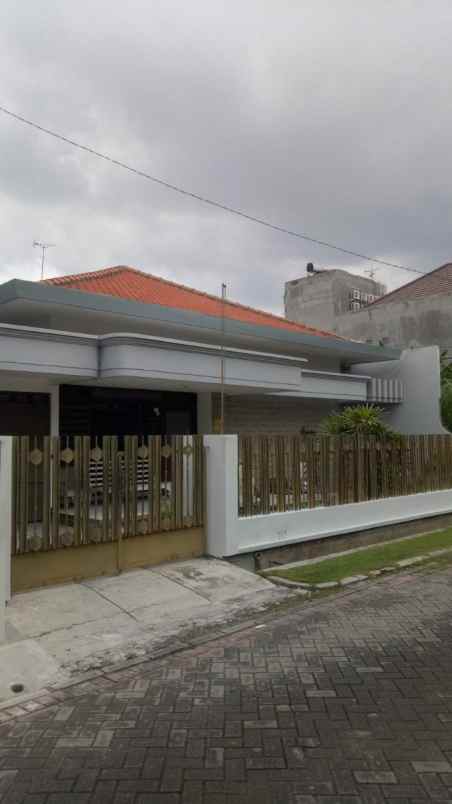 dijual rumah manyar tirtoyoso