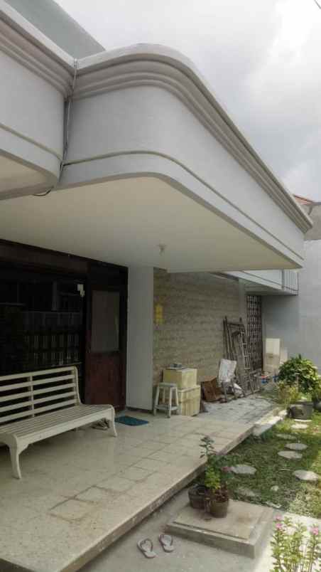 dijual rumah manyar tirtoyoso