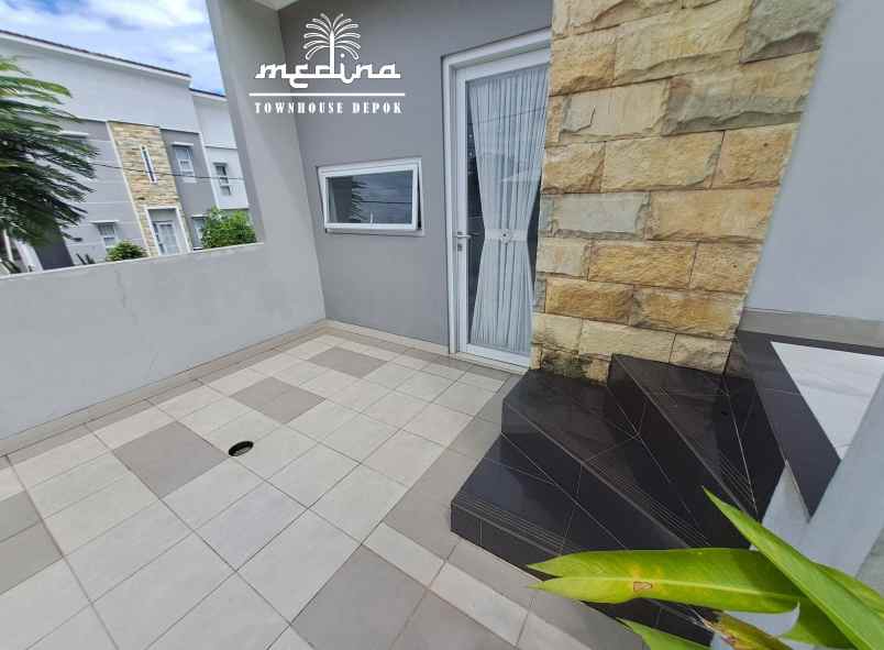 dijual rumah medina townhouse depok jl