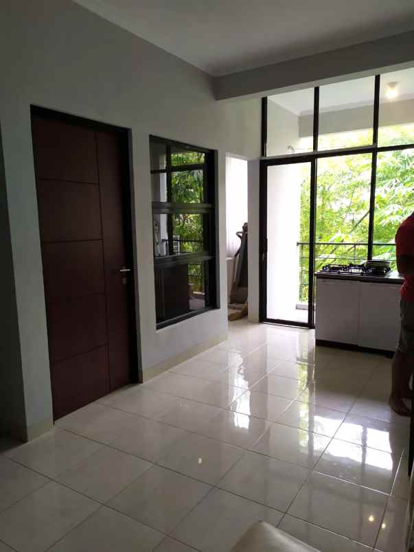 dijual rumah mekarwangi