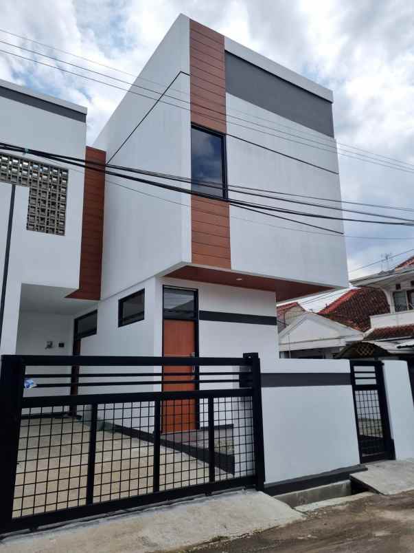 dijual rumah merkuri komplek margahayu