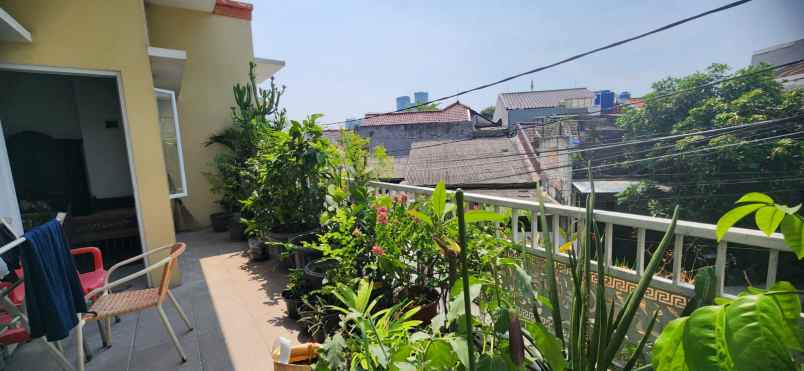 dijual rumah meruya ilir kembangan