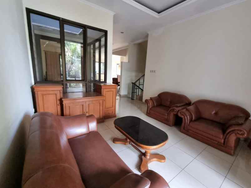 dijual rumah meruya utara