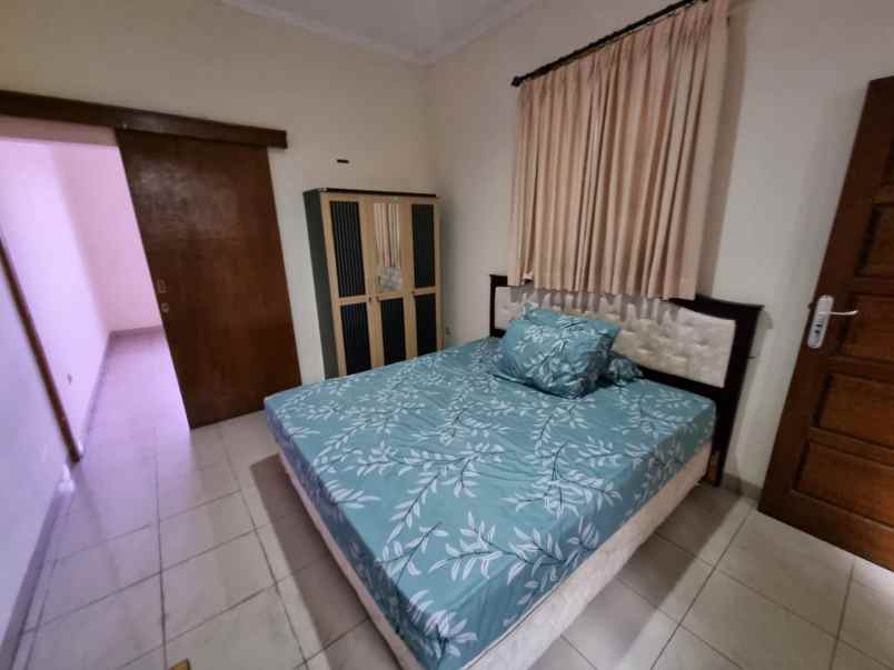 dijual rumah meruya utara