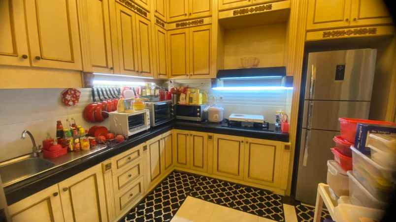 dijual rumah mewah di daerah kelapa