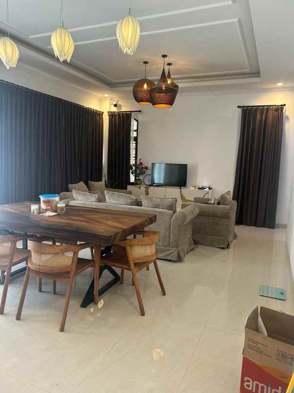 dijual rumah mewah lokasi jalan kebudayaan sidakarya