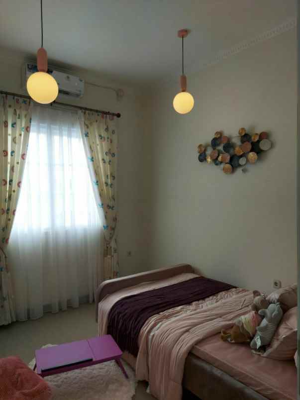 dijual rumah mewah lokasi strategis di cirendeu