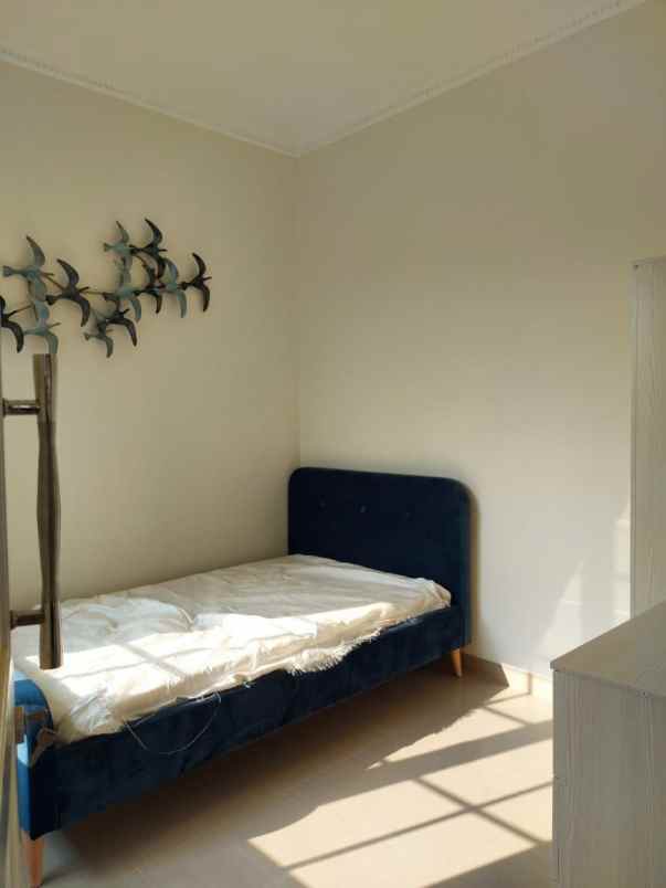 dijual rumah mewah lokasi strategis di cirendeu