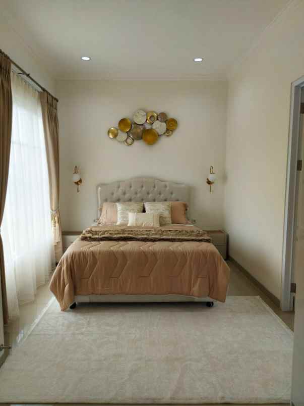 dijual rumah mewah lokasi strategis di cirendeu