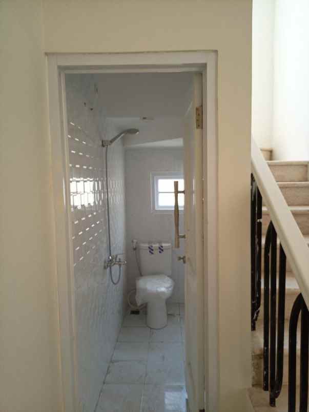 dijual rumah mewah lokasi strategis di cirendeu