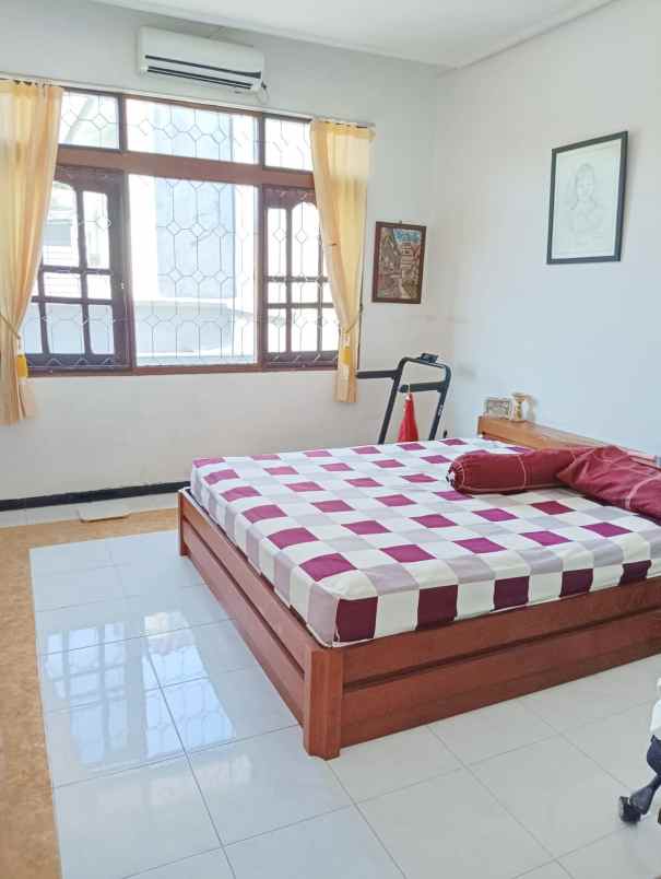 dijual rumah mulyosari