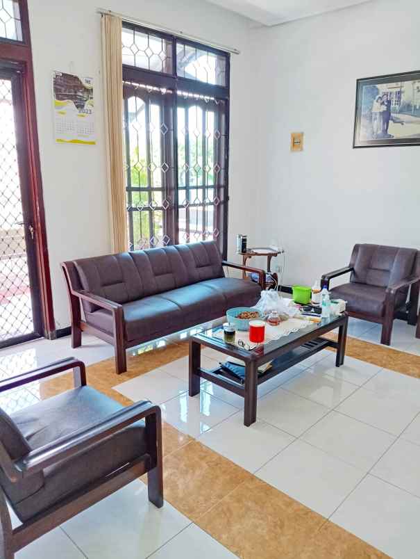 dijual rumah mulyosari