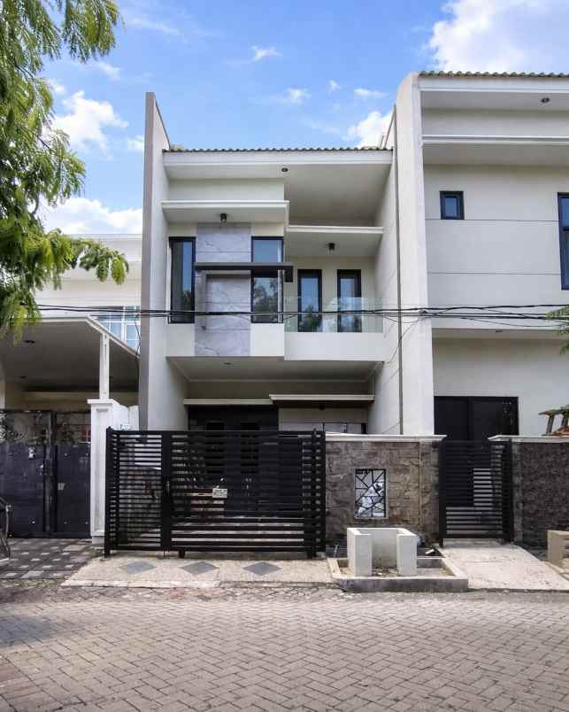 dijual rumah mulyosari prima