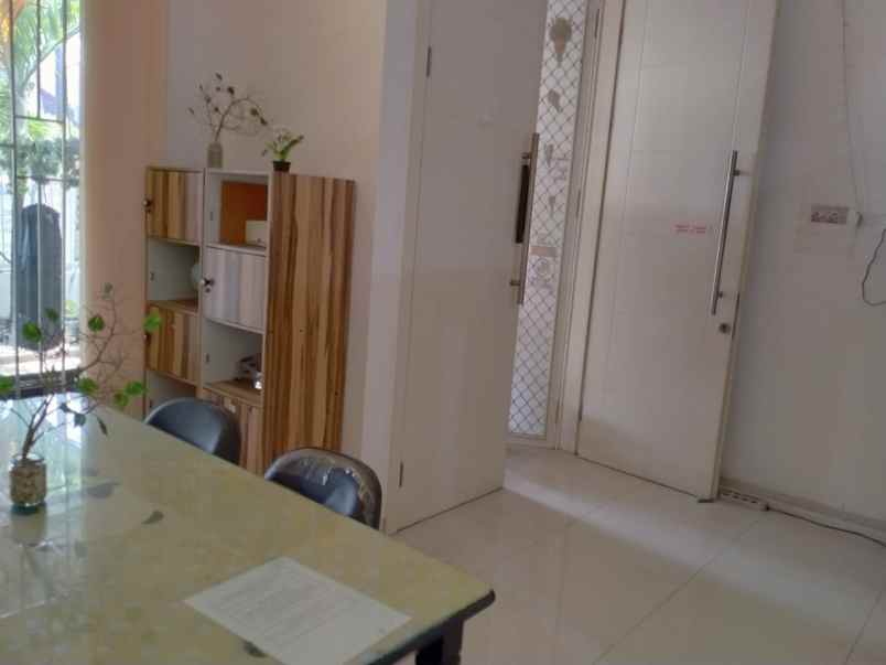 dijual rumah nirwana eksekutif