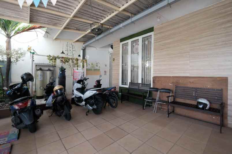 dijual rumah nirwana eksekutif