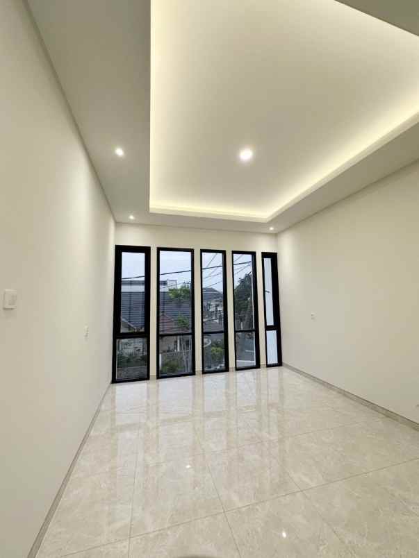 dijual rumah nirwana eksekutif surabaya