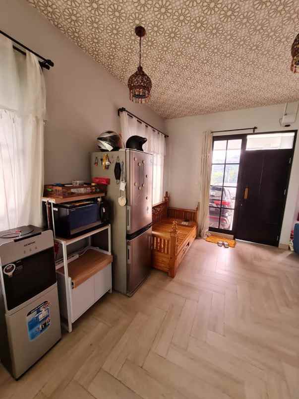 dijual rumah padasuka