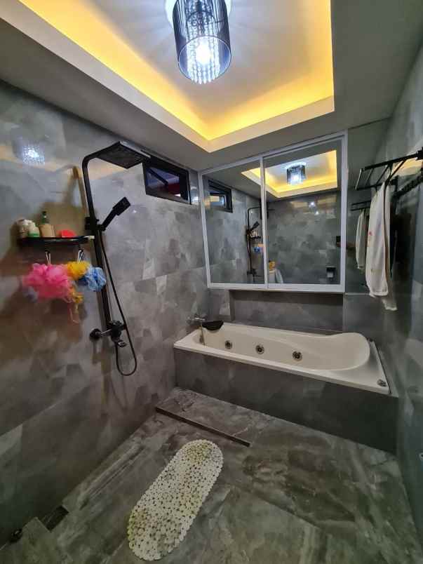 dijual rumah padasuka