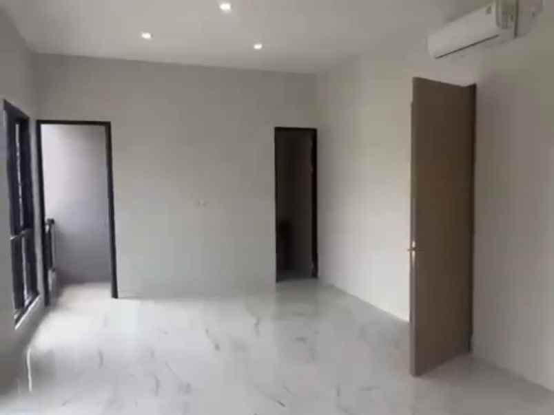 dijual rumah pakal madya asri