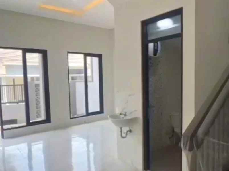 dijual rumah pakal madya asri